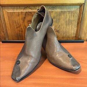 CYDWOQ Two-Tone Leather Kitten Heel Shoes Size 40 Handmade in USA.